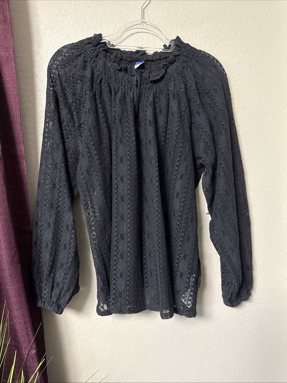 #852 Old Navy Black Sheer Lacey Top Size Large